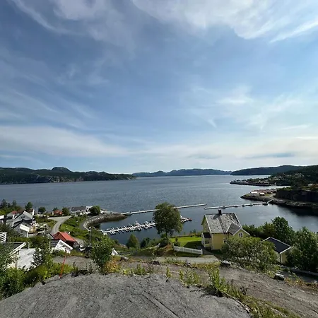 Kystperle Med Utsikt, Lei En Bat ナムソス